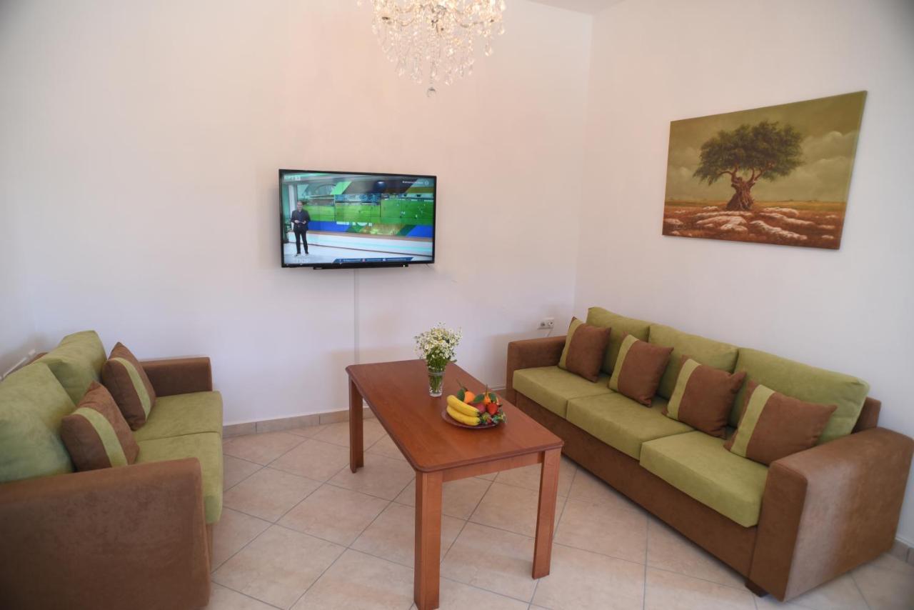 Bernie House 2 Apartment Melanes Luaran gambar