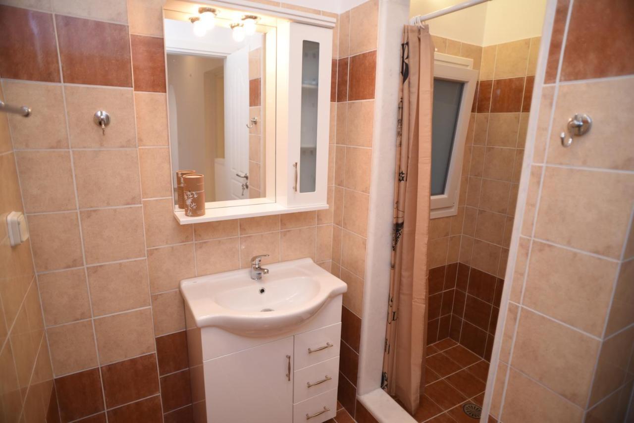 Bernie House 2 Apartment Melanes Luaran gambar