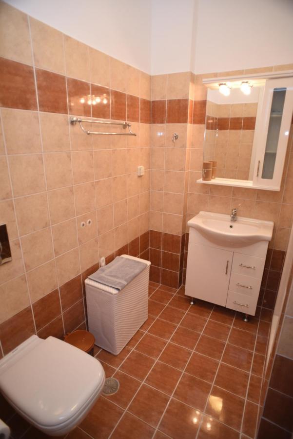 Bernie House 2 Apartment Melanes Luaran gambar